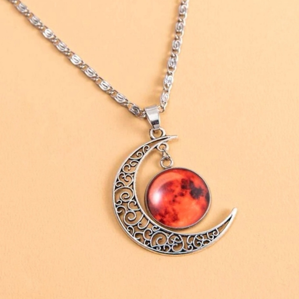 Crescent moon necklace 🌕